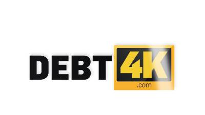 DEBT4k. Blonde lures athletic debt collector into affair - drtuber.com - Czech Republic