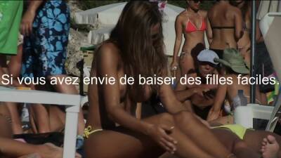 Une femme aux seins nus avec des gros seins fantastiques - drtuber.com - France