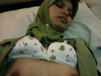 Di - indonesian-jilbab entot di hotel - drtuber.com