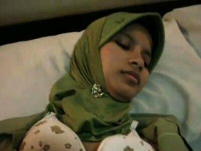 Di - indonesian-jilbab entot di hotel - drtuber.com
