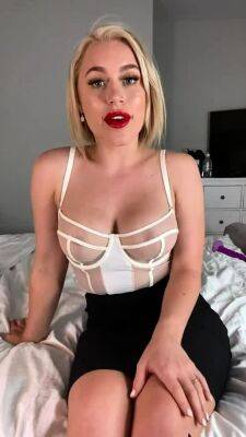 Busty Blonde - Masturbating busty blonde teen on couch with big toys - drtuber.com