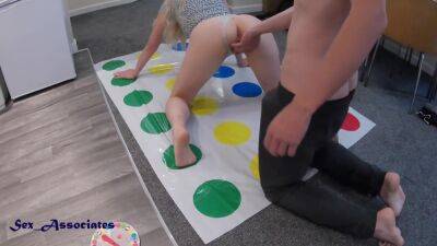 How To Trick Your Best Friends Into Sex While Playing Twister - hclips.com