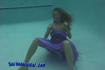 Bamboo Undresses Underwater Revealing Her Breasts And Nipple - upornia.com
