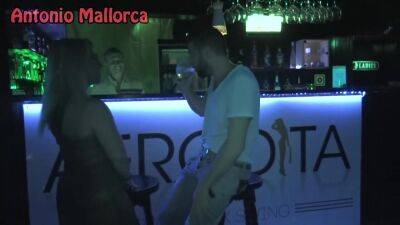 Antonio Mallorca In Me Folla Una Madura En Frente De Su Marido Cornudo En Un Club De Intercambi - hclips.com