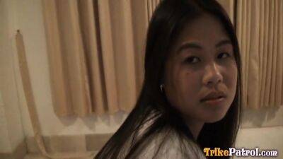 Thick Pinay Fucked On The Hotel Table - upornia.com