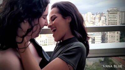 Amigas Safadas Se Pegando - Fila De Beijo Com Folgosa Luiza Tormenta 5 Min - Lady Milf And Anna Blue - hclips.com