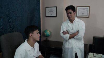 Twink Asian doctors exchanging blowjobs - drtuber.com