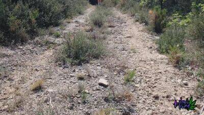 Risky Masturbation On A Hiking Trail - hclips.com