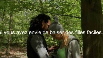 Un jeune couple se retrouve en train de baiser dans les bois - drtuber.com - France