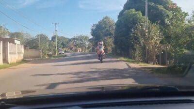 Fomos Flagrados Quando Estava Andando De Moto Com Gostosa Mostrando A Bunda! - hclips.com