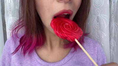 Naughty Stepsister Sucks A Lollipop And Show Her Long Hot Sexy Tongue - hclips.com