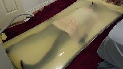 Girl Left In Vacuum Bed - upornia.com