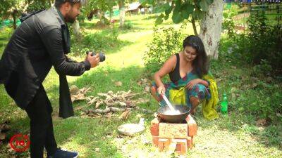 Desi Hot Madhu Fucks With Her Camera Man While Shooting Outdoors – Full Movie - upornia.com - India