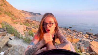 Took Her Dick In Her Mouth Right On The Beach - hclips.com