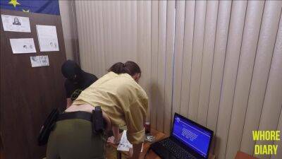 Female Police Officer - Femdom Cunnilingus - hclips.com