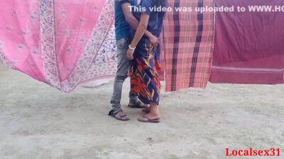 Indian Desi Couple Fuck Outdoor In Public Places - hclips.com - India