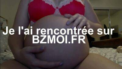 Jolie amatrice enceinte se caresse et simule du sexe - drtuber.com - France