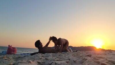 Romantic Sex On The Beach At Sunset - upornia.com