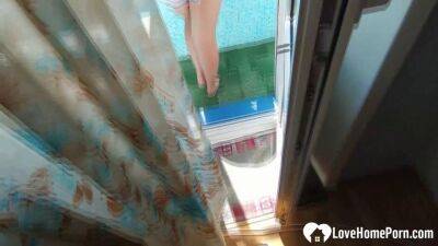 Balcony bang while on vacation with my girlfriend - sunporno.com