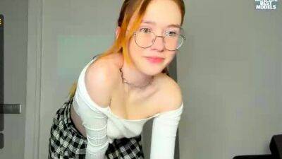 Hot amateur webcam teen masturbates for their fans - drtuber.com