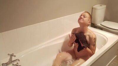 Mature Lady Has A Bath And Then Masturbates To Orgasm - upornia.com - Britain