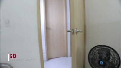 MY STEPSISTER CATCHES ME SPYING ON HER IN THE BATHROOM IN SPANISH - veryfreeporn.com - Spain