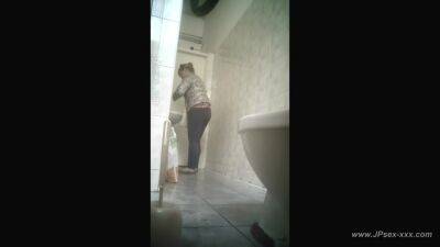 peeping blondes go to toilet.83 - hclips.com