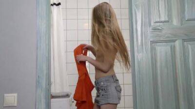 Aimee Strips Off Her Clothes And Enjoys A Shower - upornia.com