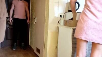 Young Slut Decided To Suck The Parcel Delivery Man - hclips.com
