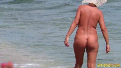 Sex On The Beach Amateur Nudist Voyeur Milfs - sunporno.com