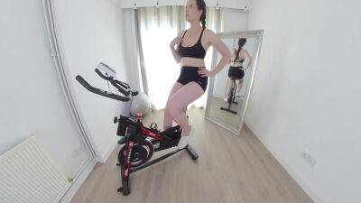 Personal Trainer 16 Min With Ivy Rain - hclips.com