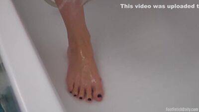 Alice Klay - Alice - Wet Feet 2 With Alice Klay - upornia.com