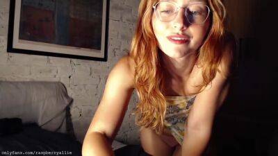 Cam Girl - This Large Amateur Cam Girl Has Some Very Big Boobs - upornia.com