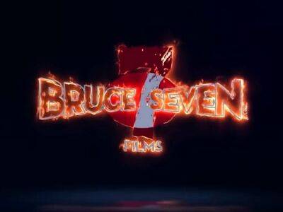 Bruce VII (Vii) - BRUCE SEVEN -Felecia and Lia Baren Lickin Twat on a Car - drtuber.com