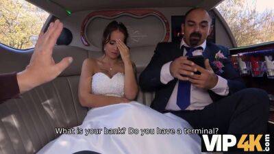 Bride permits husband to watch her having ass scored in limo - sexu.com - Czech Republic