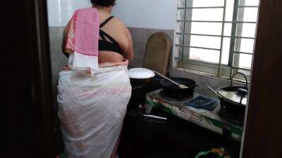 Big Naturals In (tamil Maa Ki Jabardast Chudai Beta) Desi Hot Step Mother Fucked In The Kitchen - Hindi Audio - desi-porntube.com - India