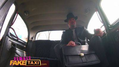 Vanessa Decker - Vanessa Decker gets her big ass pounded hard in the cab of her fake taxi - sexu.com - Czech Republic