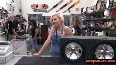 Babe Sells Her Bfs Subwoofer And Screwed By Pawn Man - hclips.com