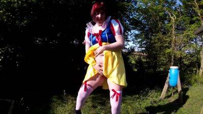Snow White - Gets Naughty With Snow White - upornia.com - Britain