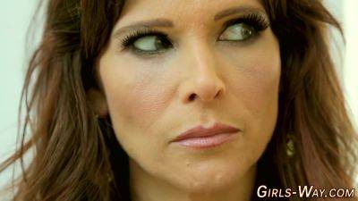 Gorgeous Les Milf Eaten - videomanysex.com