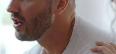 Quinton James - Liz Jordan - Brunettes And Long Hair My Roommate Has A Crush - S45:E15, Girl-Boy Video - inxxx.com