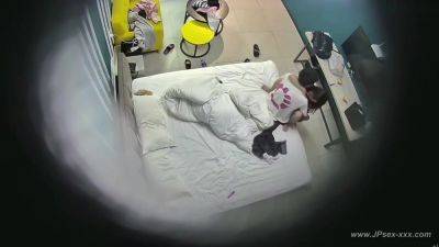 Hackers use the camera to remote monitoring of a lover's home life.597 - txxx.com - China