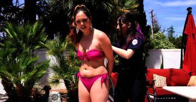 Bad girl arrested at the pool - drtuber.com