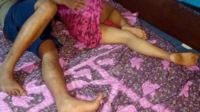 Fut Gyi Amma Ki Burr, Desi Boy Share Bed With Stepmom In Dirty Hindi Voice With Step Mom And Son - desi-porntube.com - India