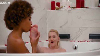 Luna - Luna And Lesbian Interracial Bath Time - Mandy Tee - upornia.com