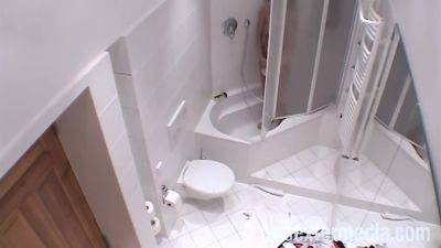 Secretly-filmed Amateur Blowjob In The Bathroom - hclips.com - Germany
