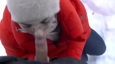 Girlfriend Sucking Dick In The Snow - hclips.com