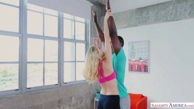 Sierra Nicole - Nicole - Sierra Nicole In Fucking In The Living R - upornia.com