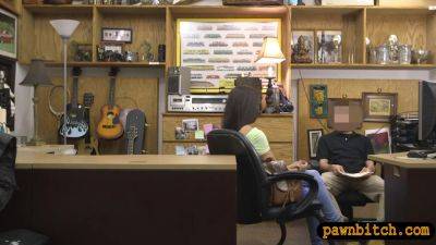 Amateur Woman Gets Banged By Pawn Keeper - hclips.com