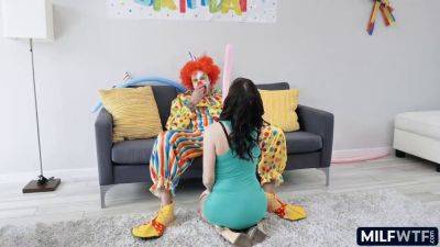 Brunette Blowjob - Kinky brunette MILF with a tight body does some tricks on the clown - sexu.com